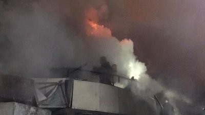 В Одесі зайнявся меблевий цех: вогонь гасять 47 рятувальників В Одесі зайнявся меблевий цех: вогонь гасять 47 рятувальників