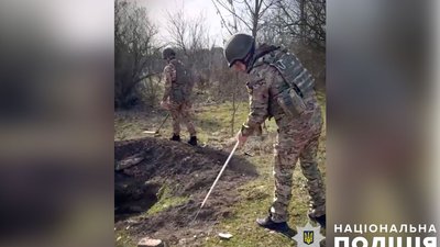 Поліцейські вибухотехніки Полтавщини розміновують деокуповані території Поліцейські вибухотехніки Полтавщини розміновують деокуповані території
