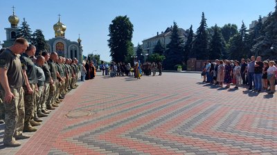 "Був світлою людиною": у Черкасах попрощалися із загиблим воїном "Був світлою людиною": у Черкасах попрощалися із загиблим воїном