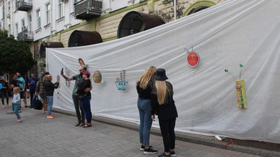 Нові мурали, фотозони та перформанси: "Ніч міста" вчетверте відбувся у Сумах Нові мурали, фотозони та перформанси: "Ніч міста" вчетверте відбувся у Сумах