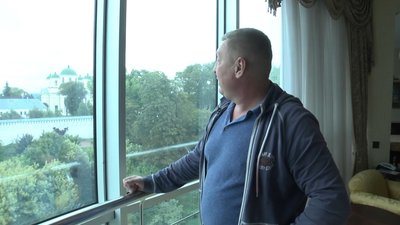 Вид з вікна президентського номера готелю «Слов’янський» у Новгороді-Сіверському Вид з вікна президентського номера готелю «Слов’янський» у Новгороді-Сіверському