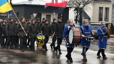 Урочиста хода та віче. У Франківську відзначили 113 річницю з дня народження Бандери Урочиста хода та віче. У Франківську відзначили 113 річницю з дня народження Бандери