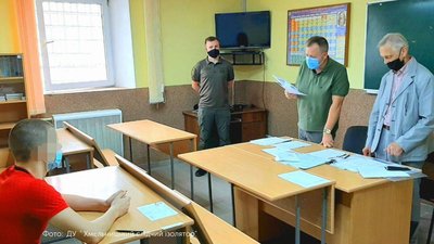 Мріє про вуз: у Хмельницькому СІЗО засуджений теж здавав ЗНО