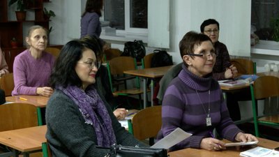 Двічі на тиждень, навіть без світла: як переселенці Рівному вчать українську мову і чи є прогрес Двічі на тиждень, навіть без світла: як переселенці Рівному вчать українську мову і чи є прогрес