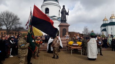 У Прилуках попрощалися із захисниками – Іваном Мащенком та Володимиром Забейдою У Прилуках попрощалися із захисниками – Іваном Мащенком та Володимиром Забейдою