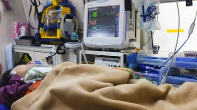 Медики екстреної допомоги врятували жінку у селі Синевир
