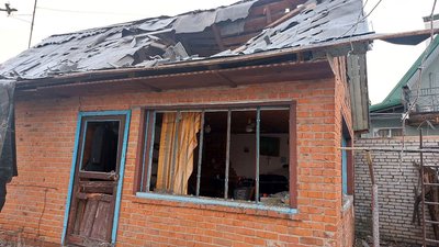 Наслідки обстрілу Піщанського старостату 3 січня.