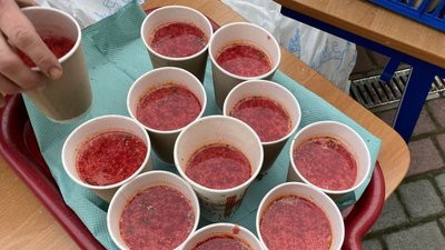 Два святкові обіди: у Львові організували роздачу їжі для нужденних