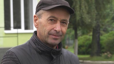 Возить дітей та військових: історія водія з Волині, який отримав нагороду від президента