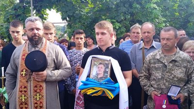 На Тернопільщині попрощалися з трьома військовослужбовцями
