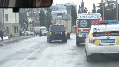 Двоє водіїв у Луцьку не пропустили швидку під час операції "Увага, спецсигнал!" Двоє водіїв у Луцьку не пропустили швидку під час операції "Увага, спецсигнал!"