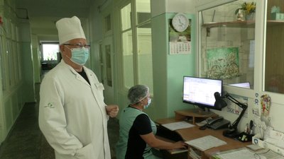 Херсонський лікар Сергій Панкратов майже півстоліття бореться з інфекціями і рятує людей Херсонський лікар Сергій Панкратов майже півстоліття бореться з інфекціями і рятує людей