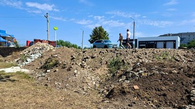 Засмічене узбіччя у Вознесенську