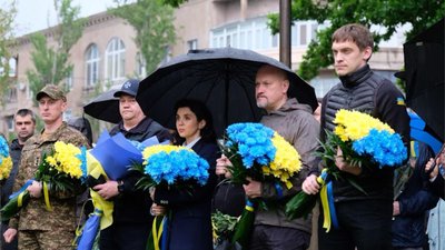 У Запоріжжі додали ще 85 дзвіночків до меморіальної інсталяції "Дерево пам'яті"