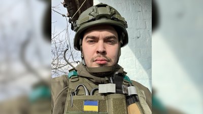 Умеров вручив бійцю з Чернігівщини нагороду від Головнокомандувача ЗСУ Умеров вручив бійцю з Чернігівщини нагороду від Головнокомандувача ЗСУ