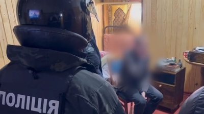 На Львівщині поліцейські повідомили про підозру в'язневі, який вимагав гроші з інших засуджених у колонії
