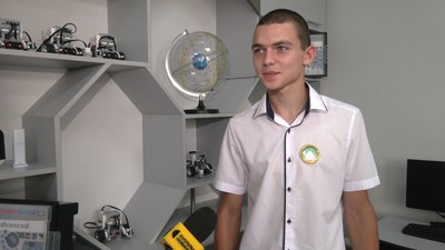 Щоб очистити річку Остер: у Ніжині ліцеїсти розробили підводний дрон
