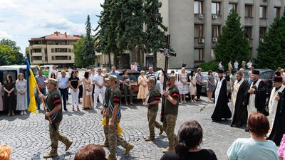 В Ужгороді попрощалися із полеглим на війні Степаном Білкеєм В Ужгороді попрощалися із полеглим на війні Степаном Білкеєм