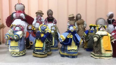 У Рівненському обласному перинатальному центрі відкрили виставку ляльки-мотанки У Рівненському обласному перинатальному центрі відкрили виставку ляльки-мотанки
