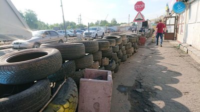 З Луцького ринку прибрали 520 контейнерів. Щоб демонтувати решту, перекрили дорогу З Луцького ринку прибрали 520 контейнерів. Щоб демонтувати решту, перекрили дорогу