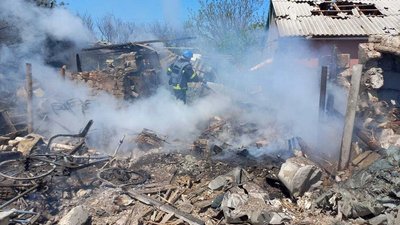 Наслідки обстрілів з боку військ РФ. На Миколаївщині сталися три пожежі Наслідки обстрілів з боку військ РФ. На Миколаївщині сталися три пожежі