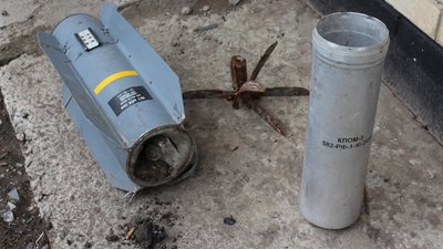 Вибухівка у банці з чаєм: з якими випадками "варварського мінування" стикаються сапери під Балаклією Вибухівка у банці з чаєм: з якими випадками "варварського мінування" стикаються сапери під Балаклією