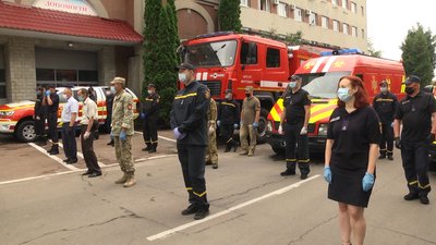 На Житомирщині рятувальників та військових нагородили відзнаками Кабміну На Житомирщині рятувальників та військових нагородили відзнаками Кабміну