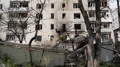 Атака на Чернігів: до 26 зросла кількість поранених через влучання БпЛА у багатоповерхівку