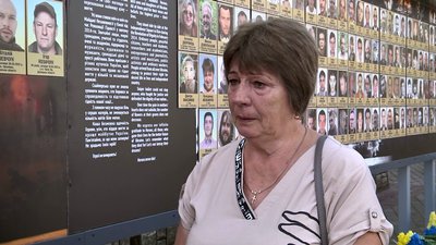 "Тяжко без нього жити, але треба заради дочки": у Луцьку вшанували пам'ять загиблих бійців "Тяжко без нього жити, але треба заради дочки": у Луцьку вшанували пам'ять загиблих бійців