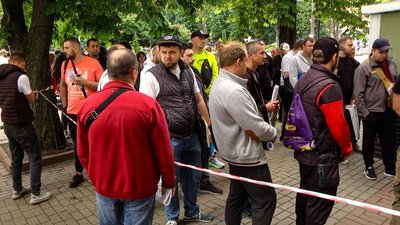 черги під ТЦК у Хмельницькому