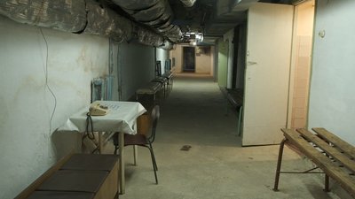 Вогнегасники, ковдри, матраци: в одній із вінницьких лікарень облаштовують укриття