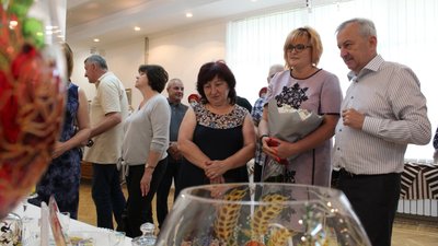 Художній розпис скла та рослиноплетіння: у тернопільському музеї виставка двох майстрів