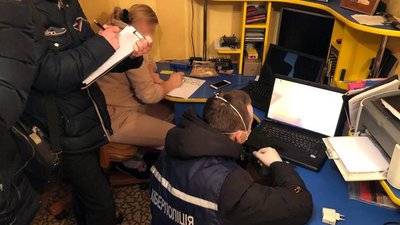 У Вінниці кіберполіція затримала розробників шкідливого програмного забезпечення У Вінниці кіберполіція затримала розробників шкідливого програмного забезпечення