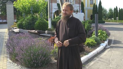 На Волині відбувся майстерклас з плетіння лавандових вінків. Зібрані гроші передали військовим На Волині відбувся майстерклас з плетіння лавандових вінків. Зібрані гроші передали військовим