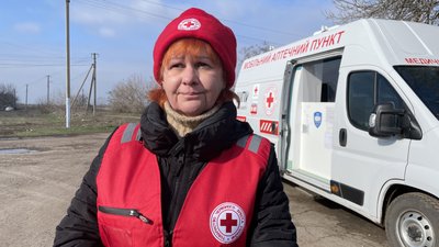Фармацевтка мобільного аптечного пункту Олена Усенко Фармацевтка мобільного аптечного пункту Олена Усенко
