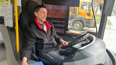 "Охтирка, Харків, під Донецьк". Водій маршрутки у Дніпрі з початку повномасштабної війни евакуює людей з гарячих точок