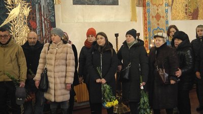 Повернувся з-за кордону, щоб боронити Україну: в Житомирі попрощалися із загиблим десантником Олександром Стаканом Повернувся з-за кордону, щоб боронити Україну: в Житомирі попрощалися із загиблим десантником Олександром Стаканом