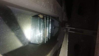 Приховані під вантажним потягягом сигарети Приховані під вантажним потягягом сигарети