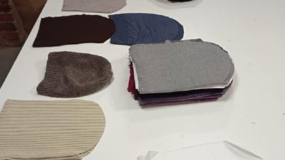 Франківські волонтери пошили шапки для нужденних Франківські волонтери пошили шапки для нужденних