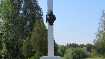 У двох районах Харкова демонтують радянську символіку