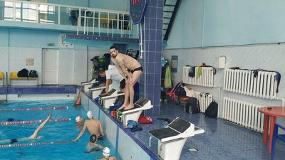 Тридцять плавців-переселенців тимчасово тренуються у луцьких басейнах Тридцять плавців-переселенців тимчасово тренуються у луцьких басейнах