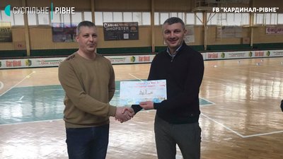 Виграв, але гербом не стане: "Кардинал" нагородив автора клубної емблеми