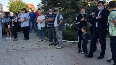 Проти "червоної" зони: жителі Чопа на Закарпатті вийшли на акцію протесту Проти "червоної" зони: жителі Чопа на Закарпатті вийшли на акцію протесту