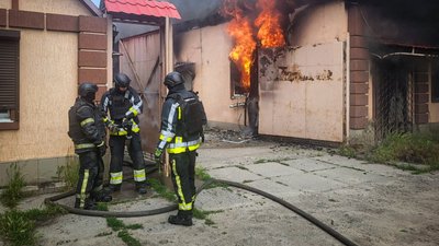 У Куп'янську сталися пожежі через скиди FPV–дронів, постраждала жінка