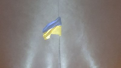 Вітер у Харкові розірвав прапор на стометровому флагштоці, затримуються авіарейси Вітер у Харкові розірвав прапор на стометровому флагштоці, затримуються авіарейси