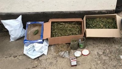 Майже кілограм висушених конопель зберігав удома житель Херсонщини