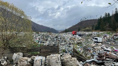 Сміття протягом чотирьох років незаконно вивозили на закритий полігон Сміття протягом чотирьох років незаконно вивозили на закритий полігон