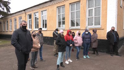 У Ніжині можуть закрити школу №4, батьки проти: у чому причина ліквідації