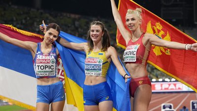 Ярослава Магучіх разом з призерками Мультиспортивного Євро - Ангеліною Топич (зліва) та Марією Вукович (справа) Ярослава Магучіх разом з призерками Мультиспортивного Євро - Ангеліною Топич (зліва) та Марією Вукович (справа)