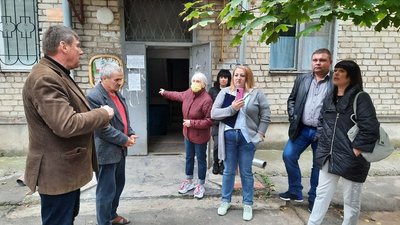 Мешканці миколаївської п'ятиповерхівки скаржаться на проблеми з каналізацією Мешканці миколаївської п'ятиповерхівки скаржаться на проблеми з каналізацією